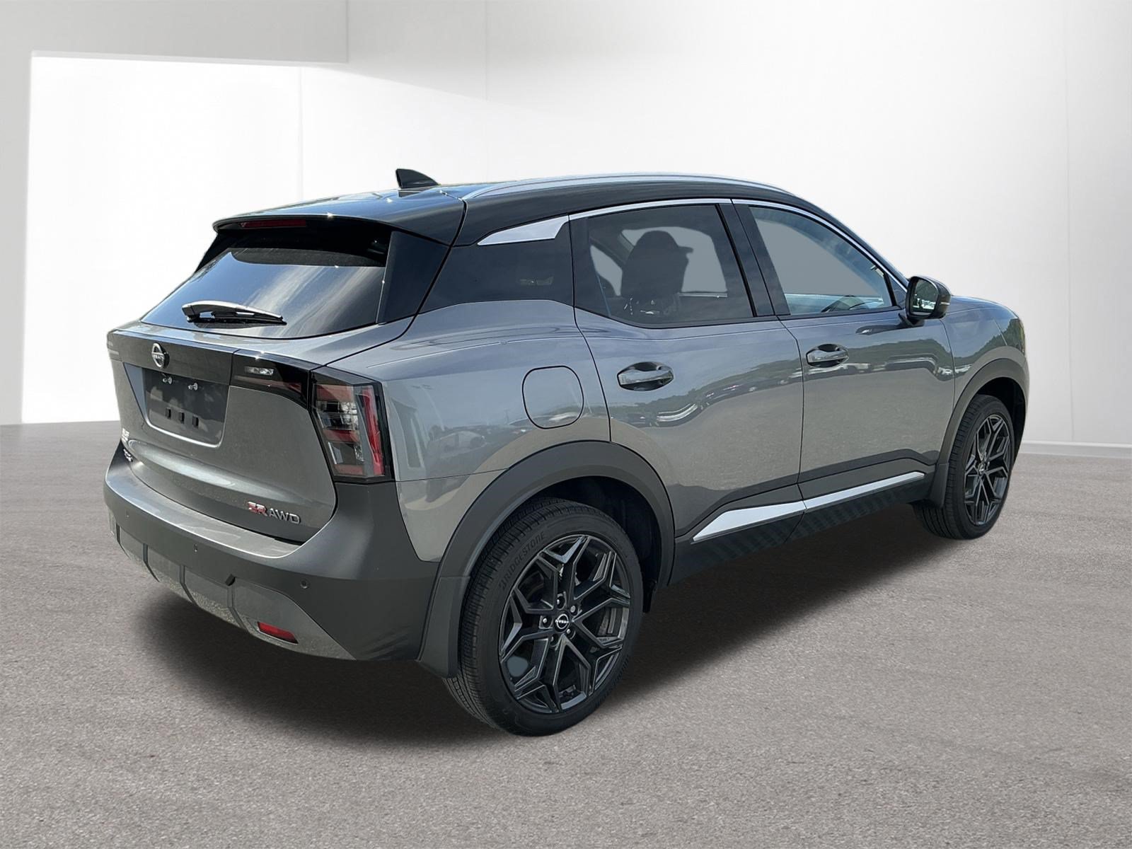 Used 2025 Nissan Kicks SR AWD/4WD image 3