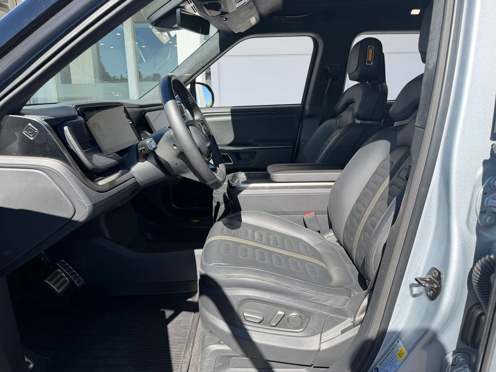 Used 2023 Rivian R1T Adventure AWD/4WD image 15