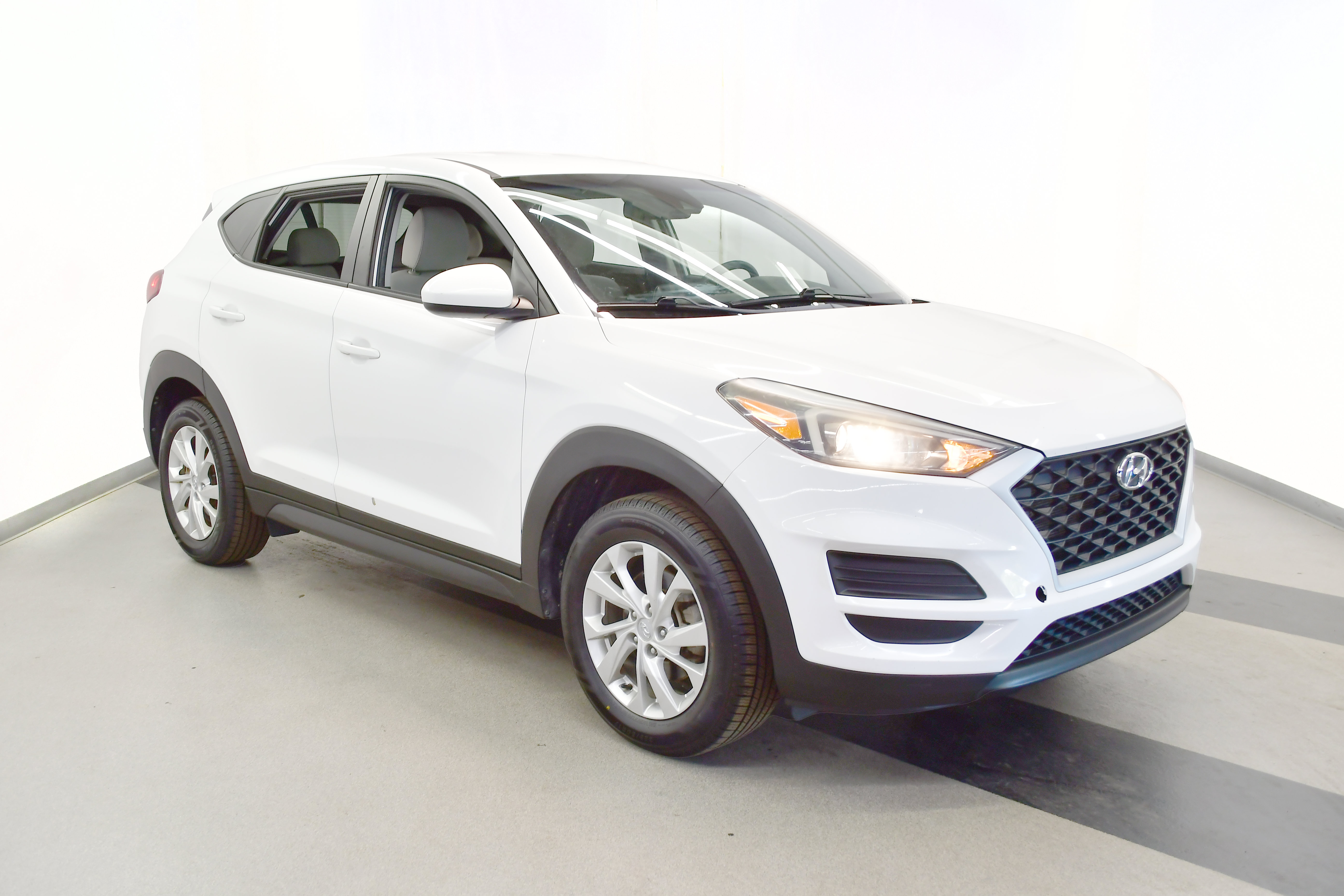 Used 2019 Hyundai Tucson SE FWD image 2