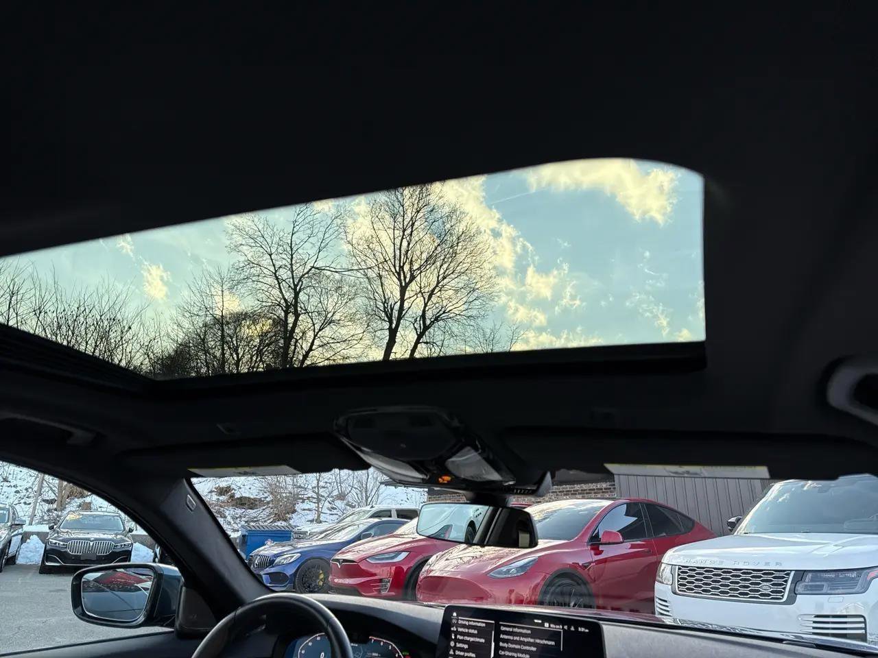 Used 2023 BMW 530e xDrive w/ Premium Package image 36