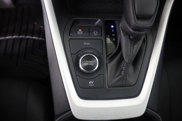 Used 2025 Toyota RAV4 LE image 40