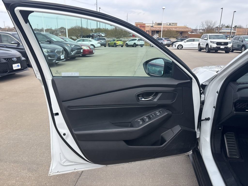 Used 2023 Honda Accord Sport image 9