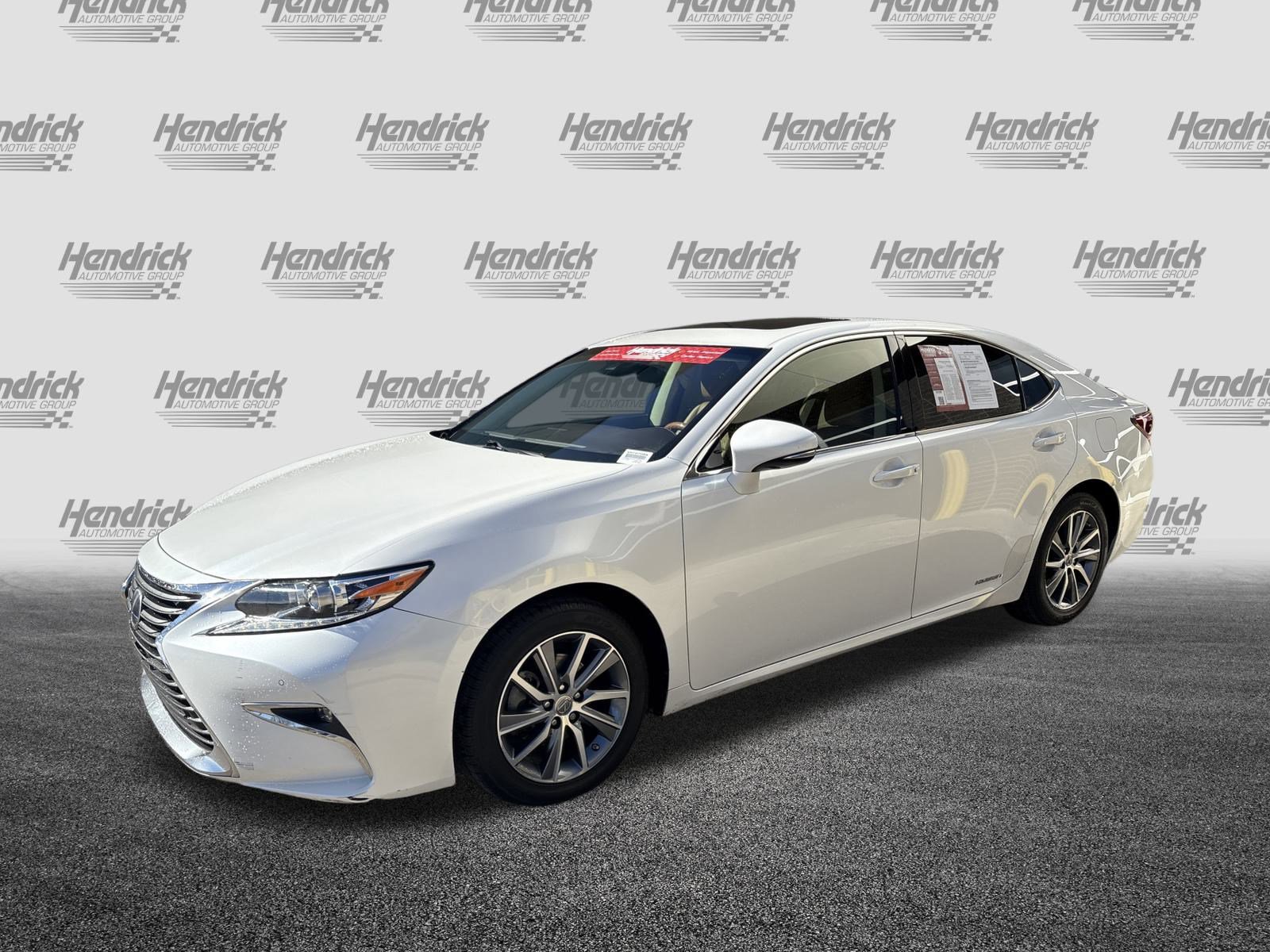 Used 2016 Lexus ES 300h w/ Luxury Package w/Wood Trim image 5