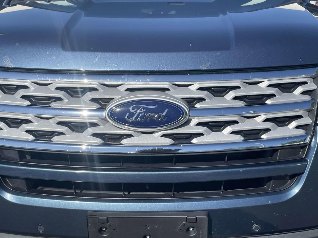 Used 2018 Ford Explorer XLT w/ Equipment Group 202A image 4