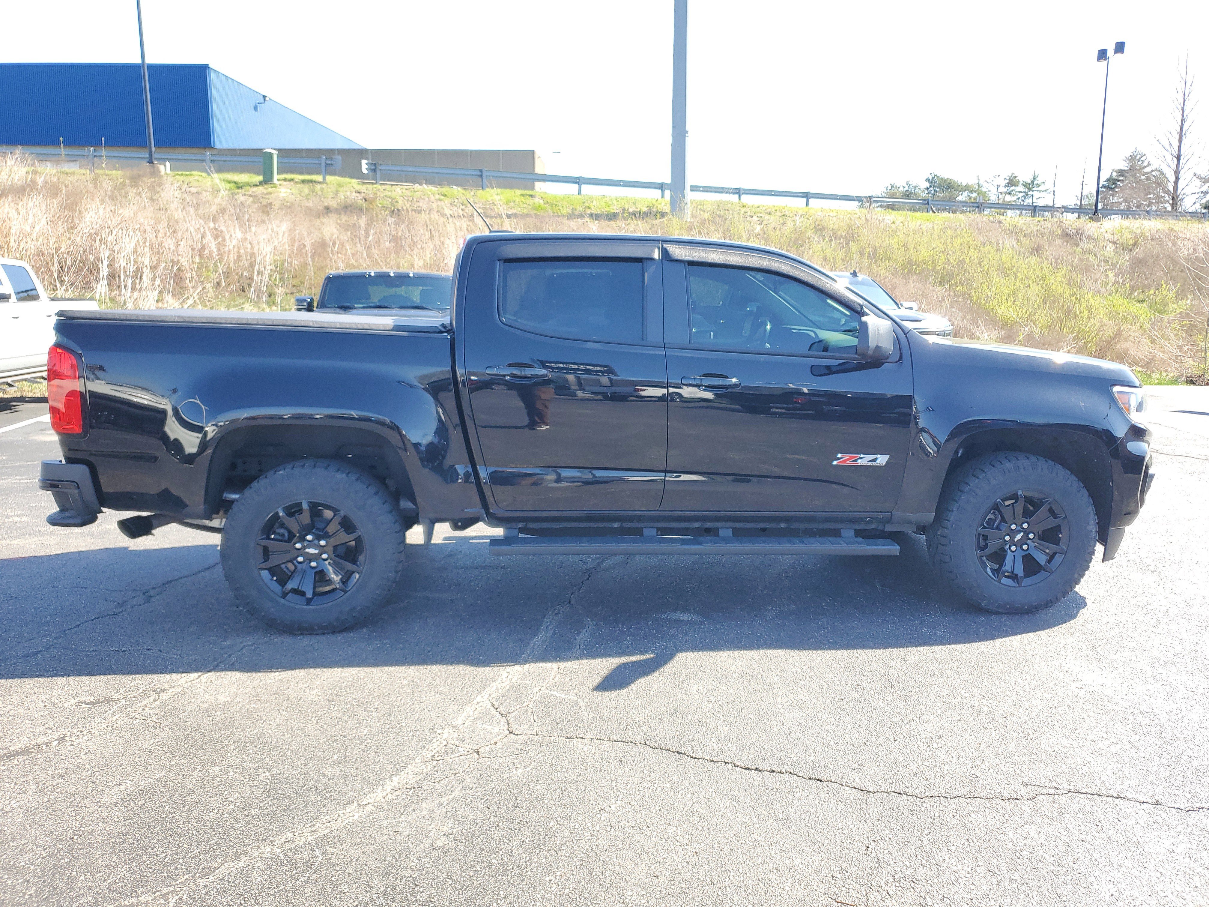Used 2022 Chevrolet Colorado Z71 w/ Z71 Midnight Edition image 3