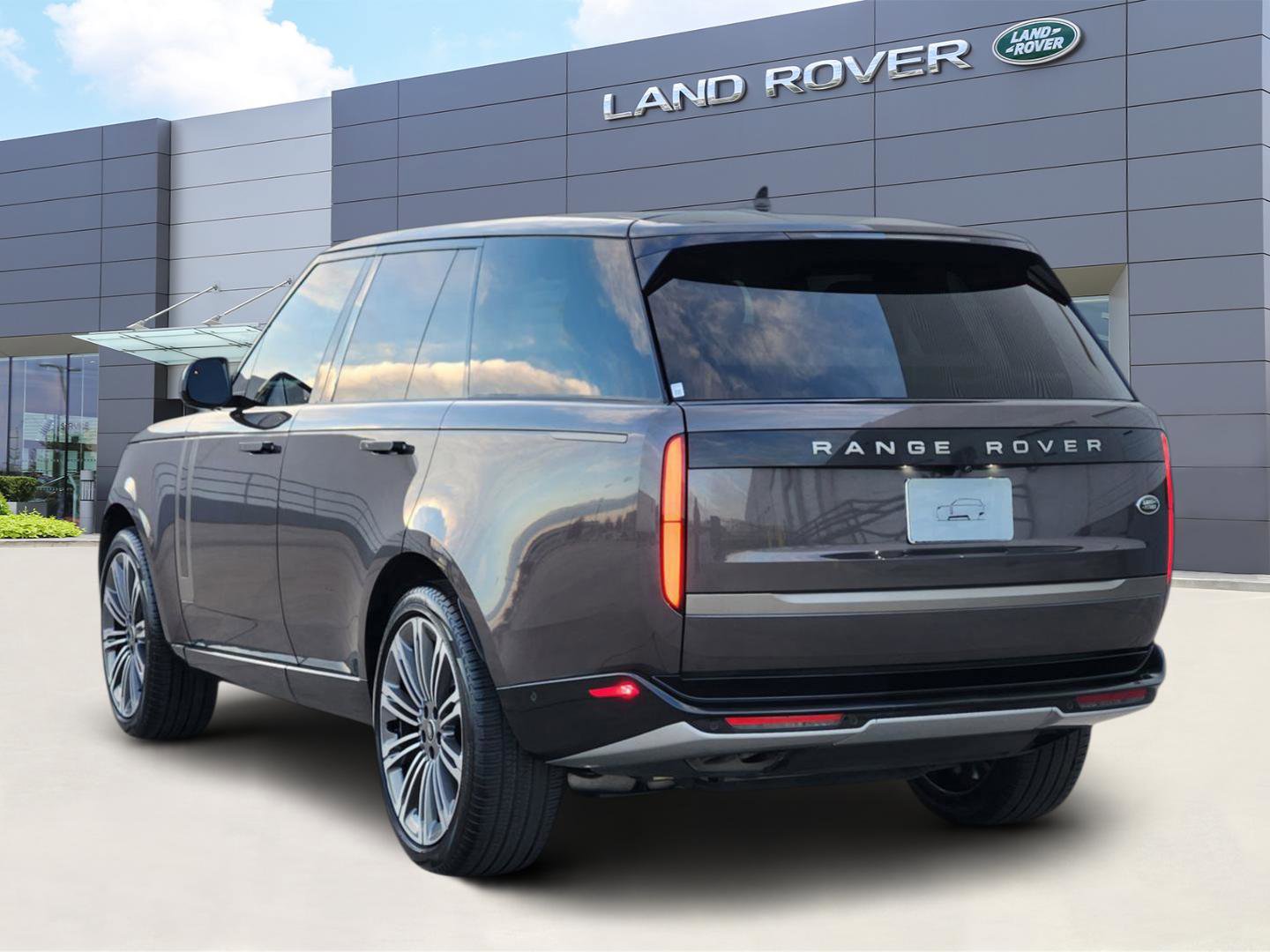Used 2022 Land Rover Range Rover SE image 4