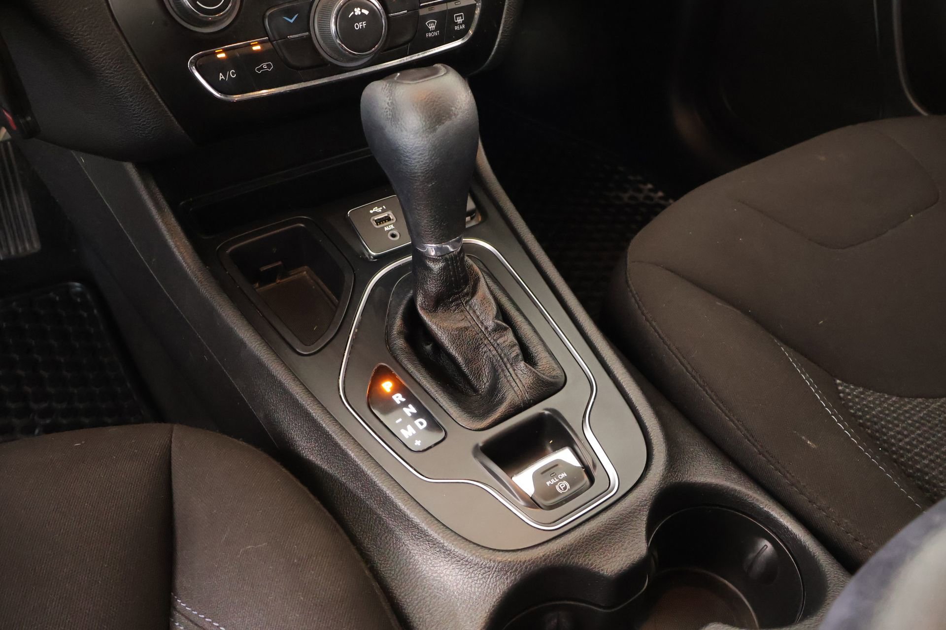 Used 2020 Jeep Cherokee Latitude w/ Cold Weather Group image 8