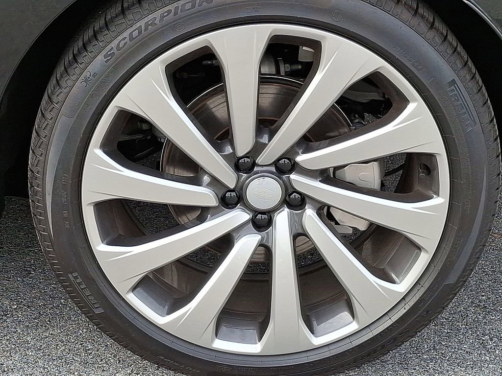 New 2025 Land Rover Range Rover SE image 5