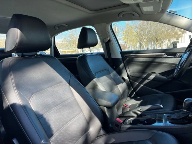 Used 2018 Volkswagen Passat 2.0T SE image 24