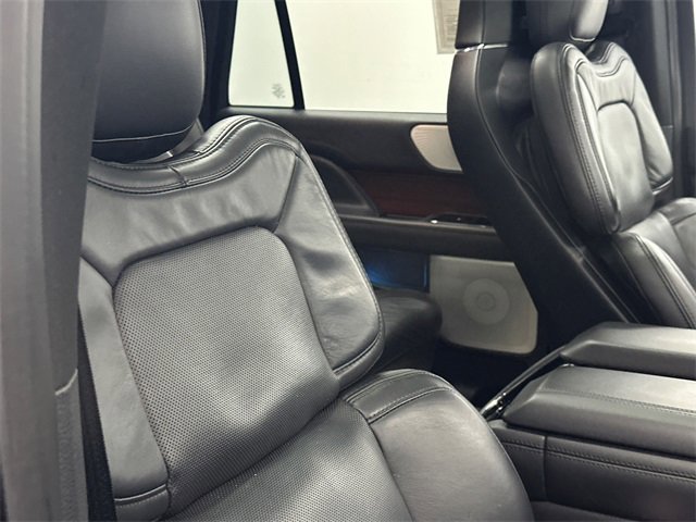 Used 2022 Lincoln Navigator Reserve image 13