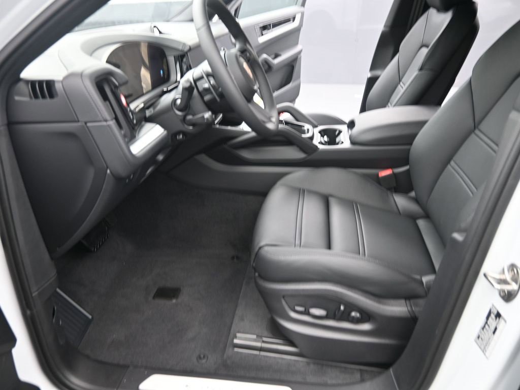 New 2026 Porsche Cayenne Coupe image 4