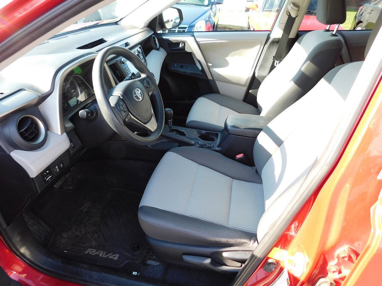 Used 2013 Toyota RAV4 LE AWD/4WD image 36