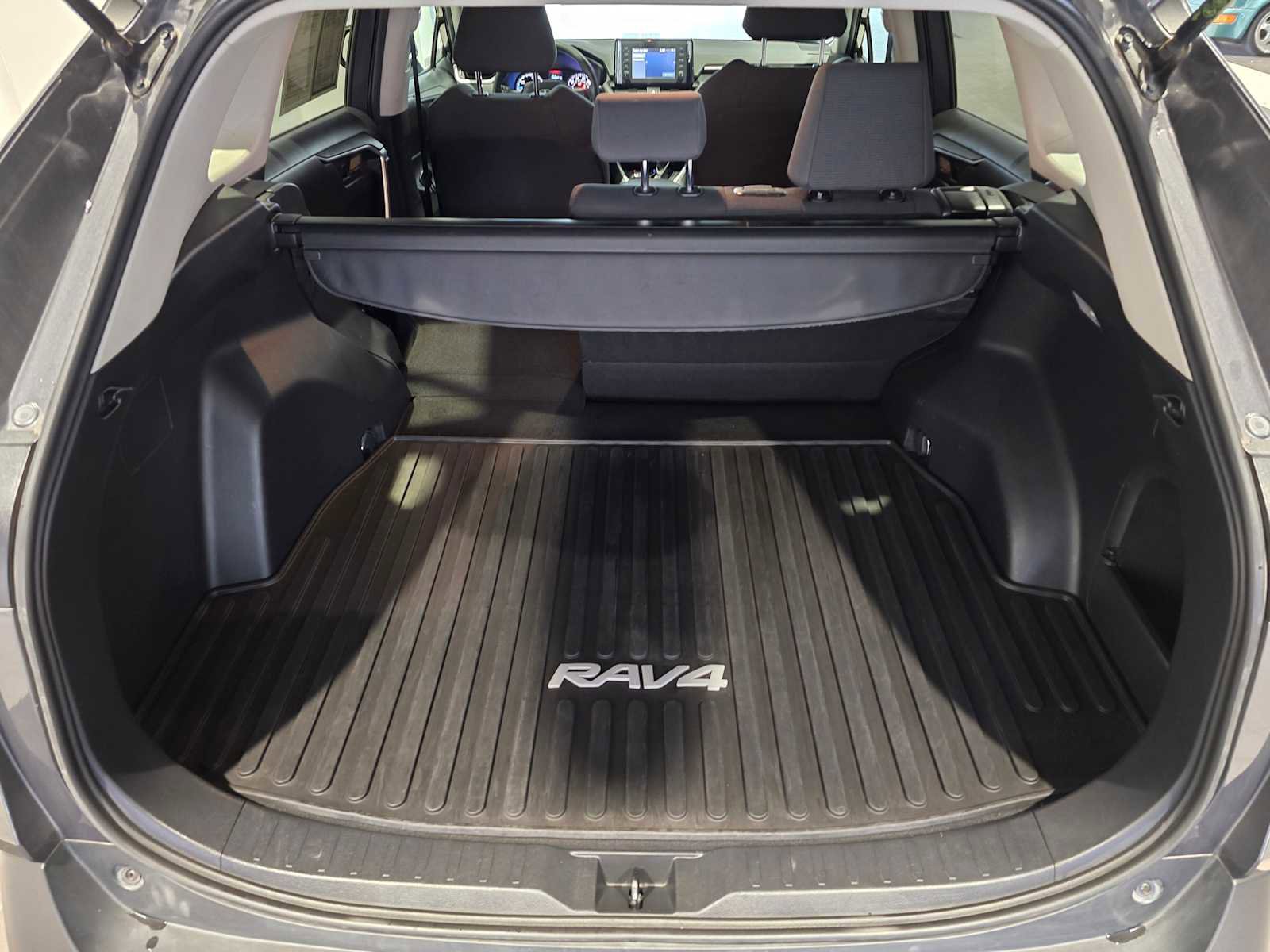 Used 2019 Toyota RAV4 LE image 18