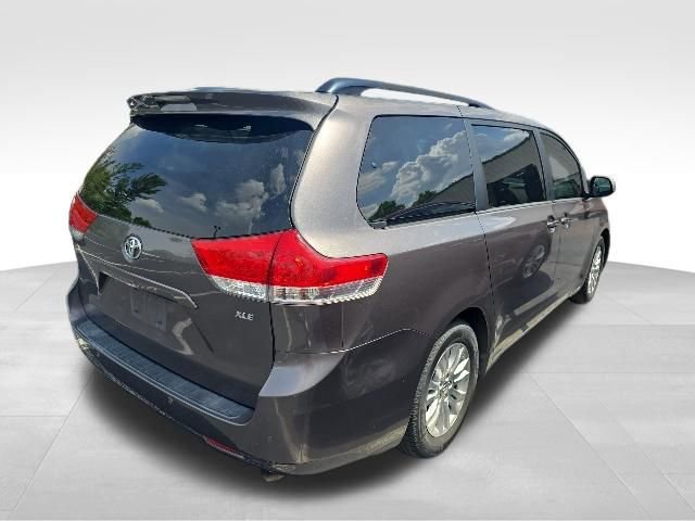 Used 2014 Toyota Sienna XLE FWD image 5