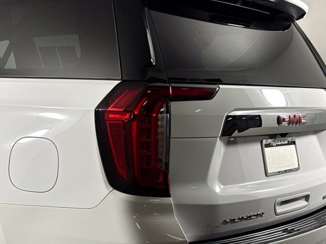 Used 2023 GMC Yukon XL SLT RWD image 16