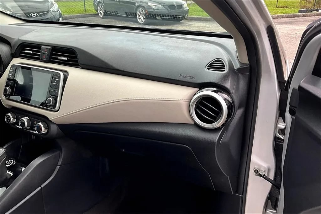Used 2022 Nissan Versa SV w/ Electronics Package FWD image 14