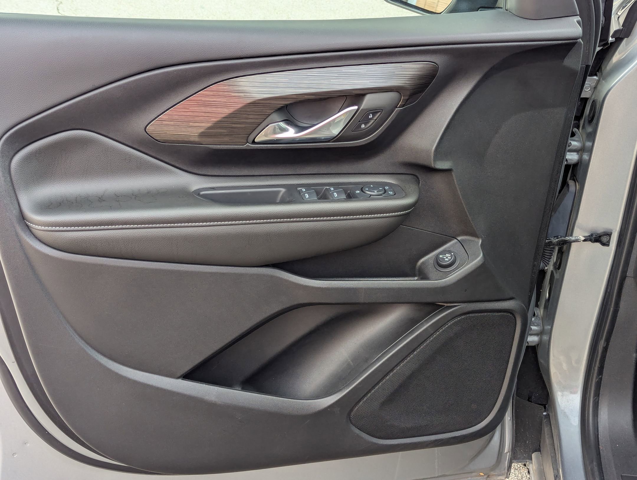 Used 2024 GMC Terrain SLE w/ Driver Convenience Package image 11