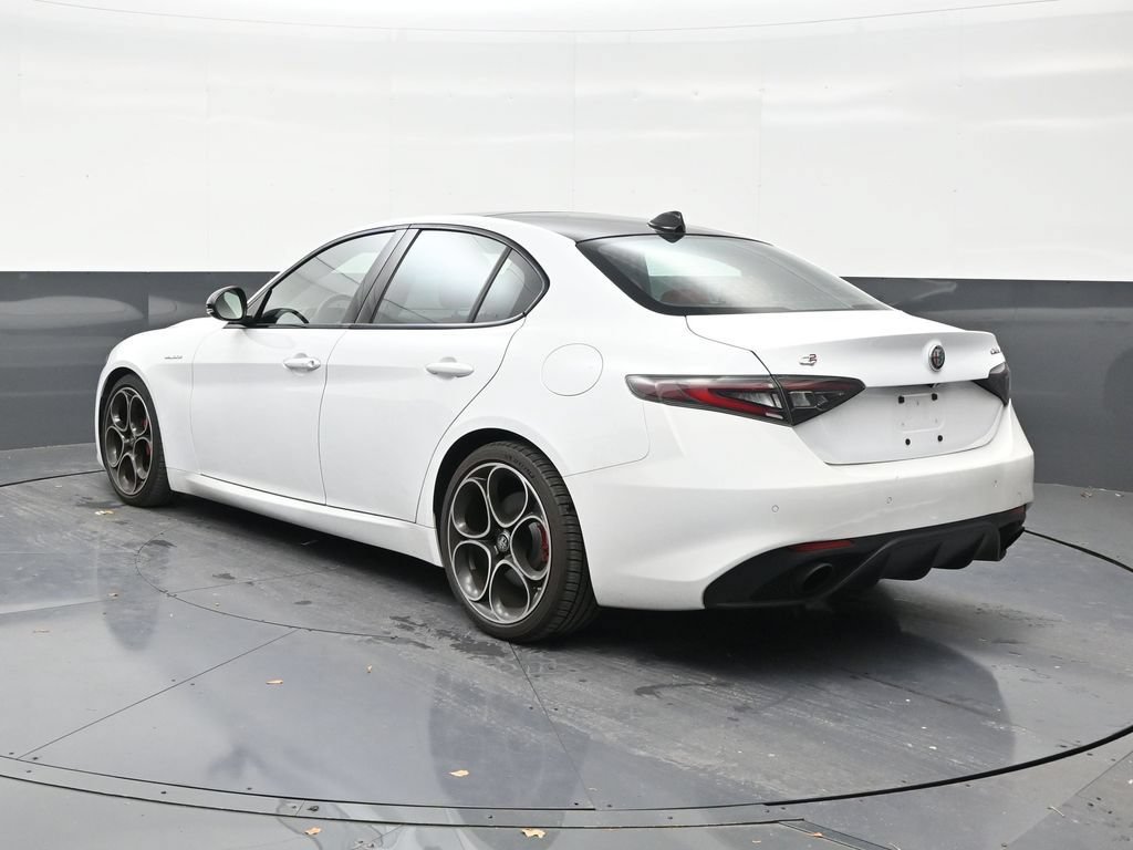 Used 2024 Alfa Romeo Giulia Veloce RWD image 3