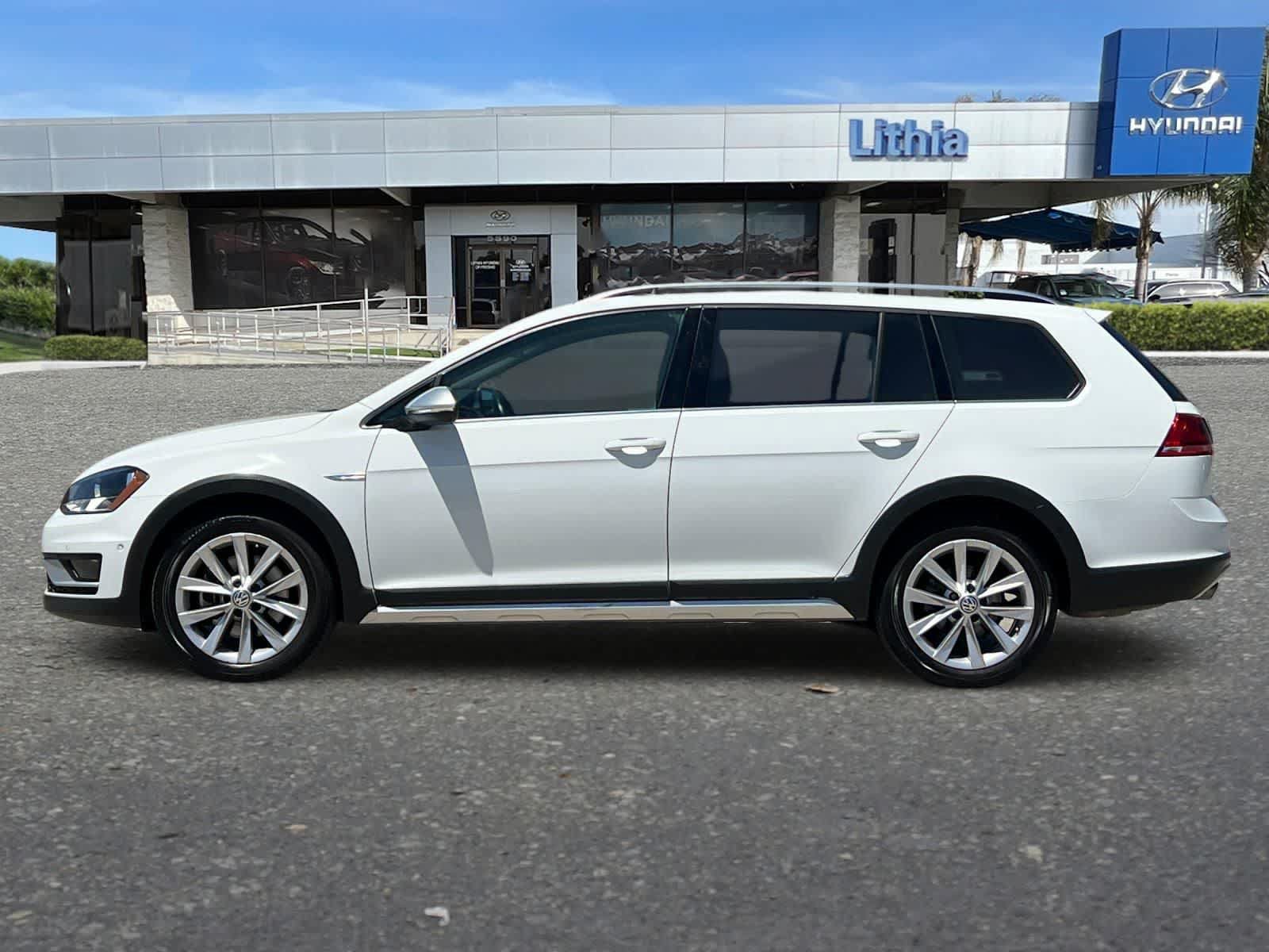 Used 2017 Volkswagen Golf Alltrack SE AWD/4WD image 6