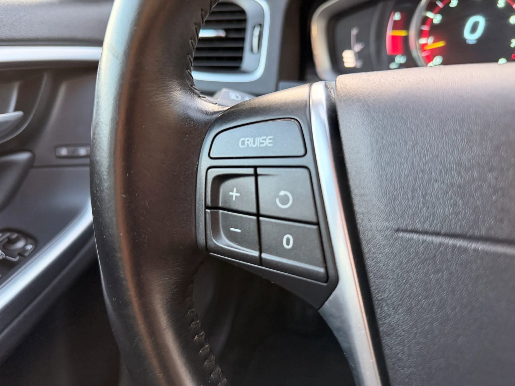 Used 2015 Volvo V60 T5 Platinum AWD/4WD image 36