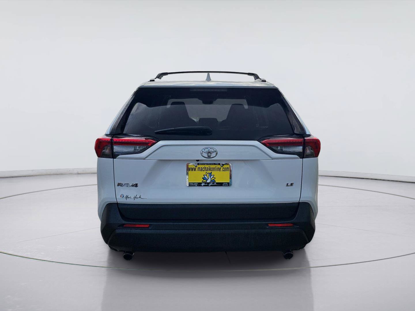 Used 2019 Toyota RAV4 LE FWD image 4