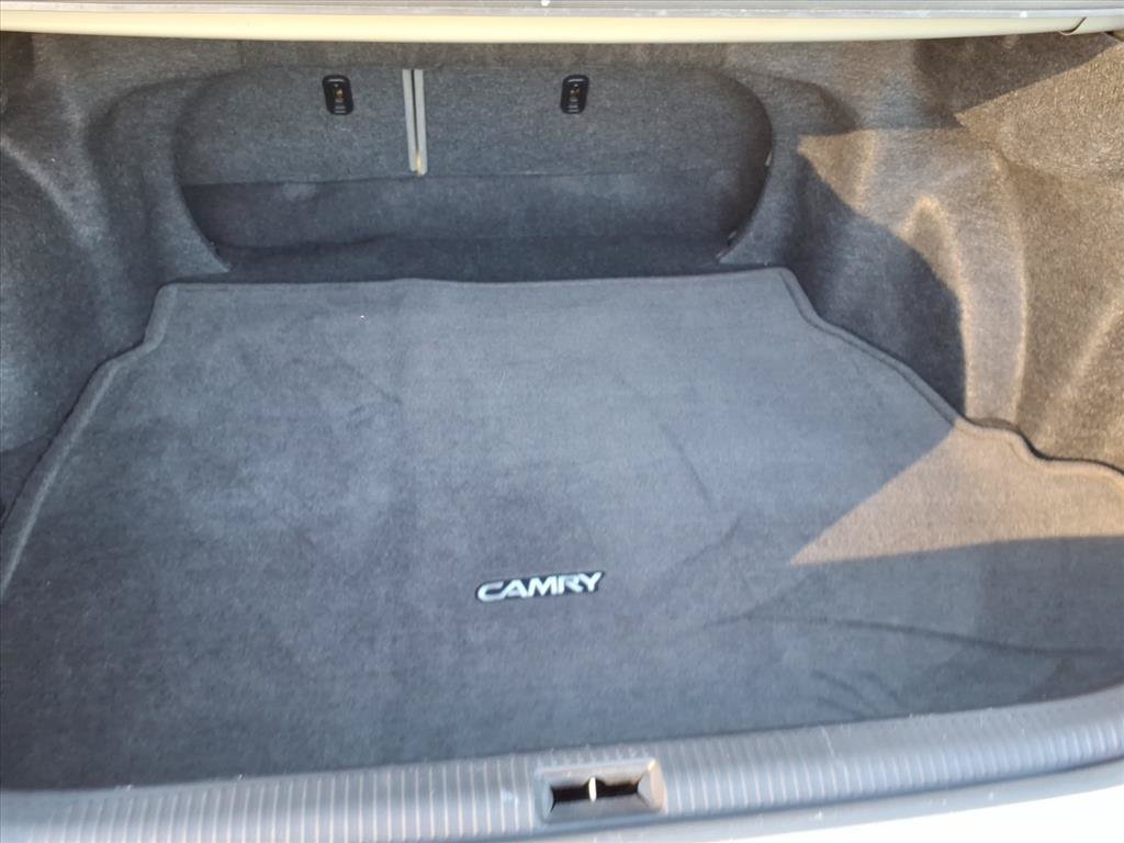 Used 2004 Toyota Camry LE FWD image 10