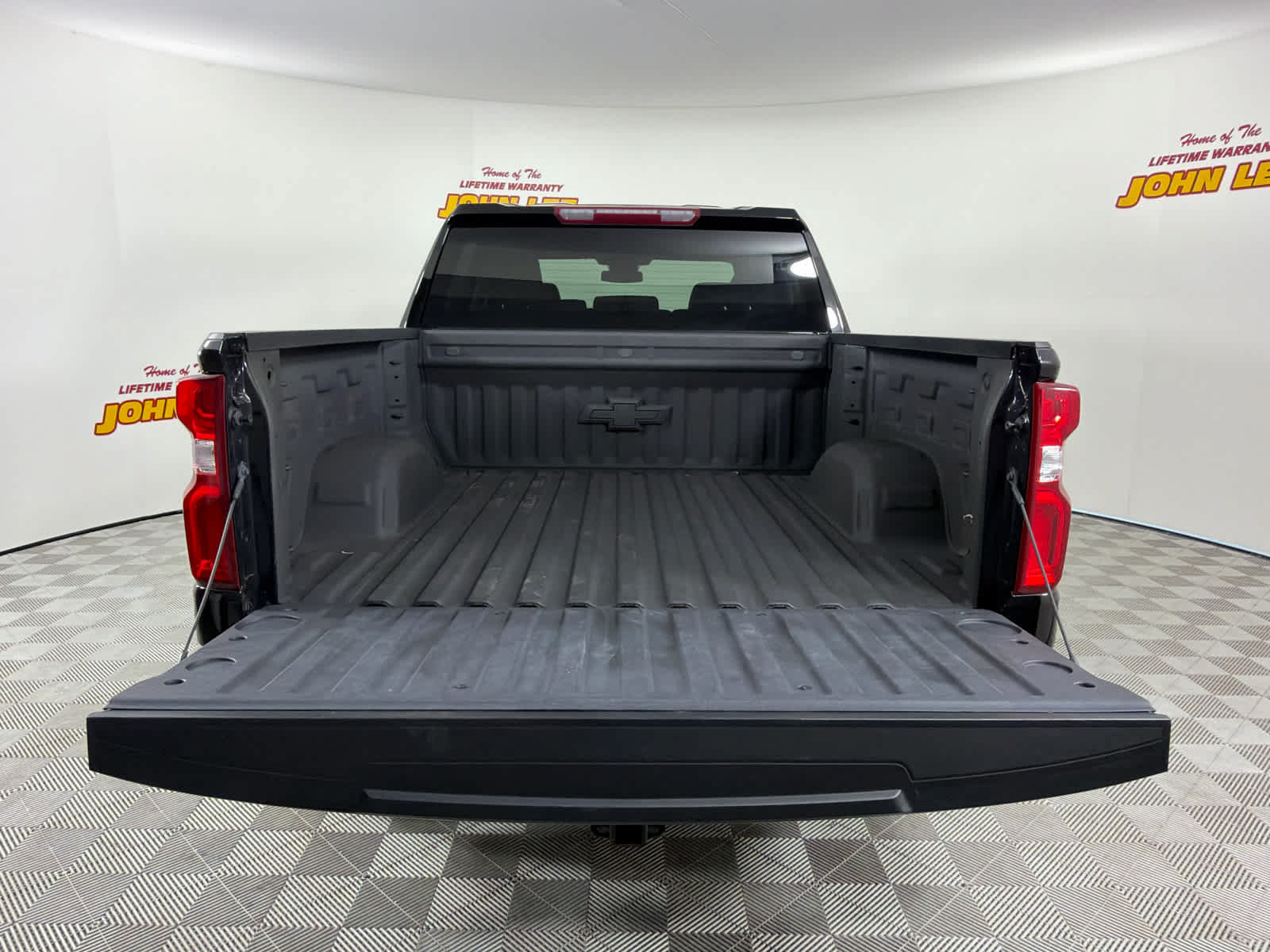 Used 2024 Chevrolet Silverado 1500 LTZ RWD image 5