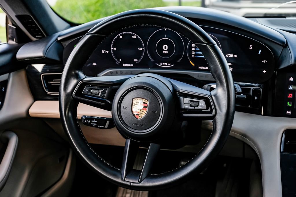 Used 2022 Porsche Taycan image 12