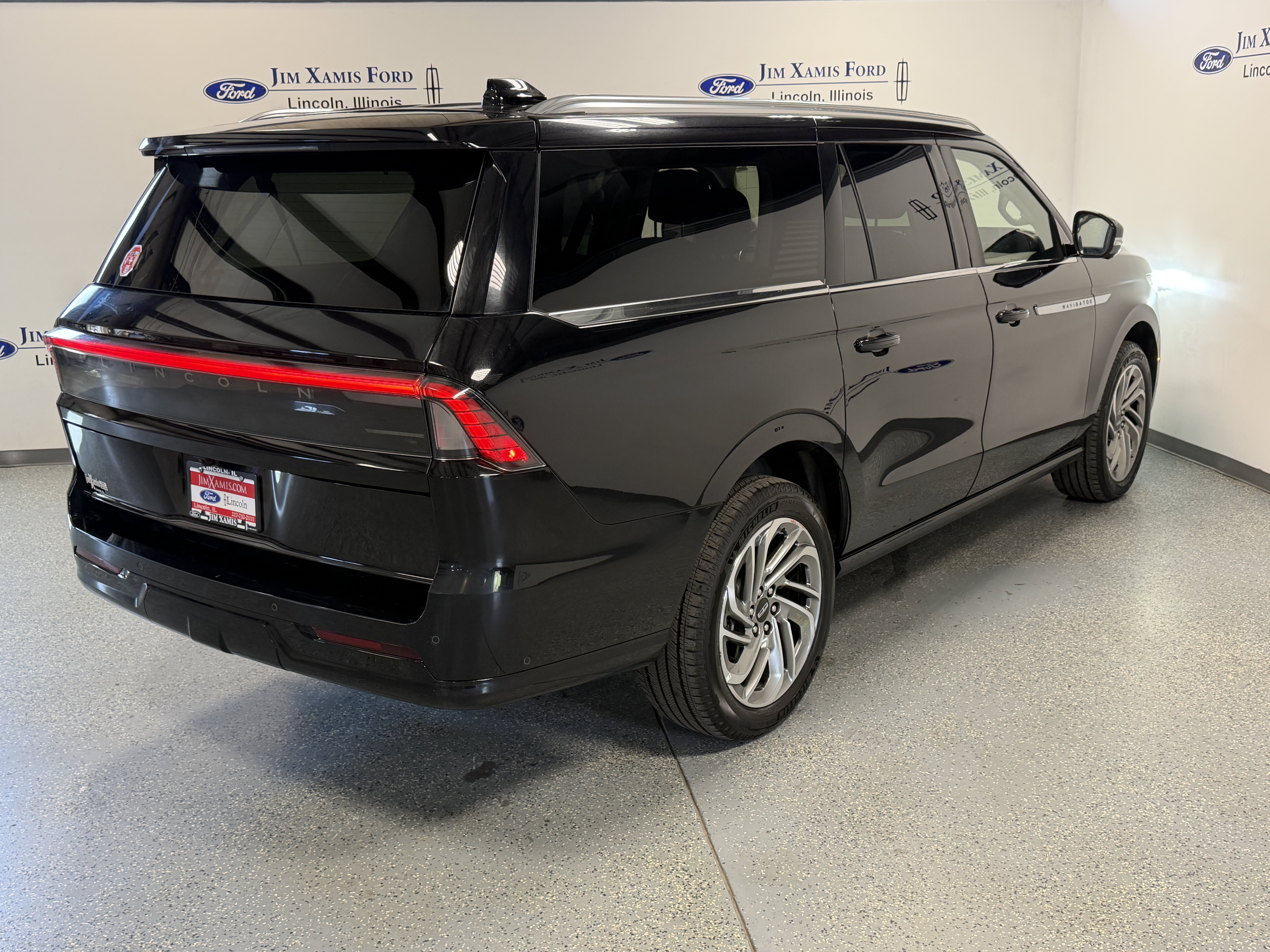 Used 2025 Lincoln Navigator L Reserve AWD/4WD image 40