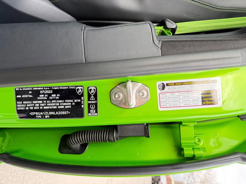 Used 2022 Lamborghini Urus AWD/4WD image 8