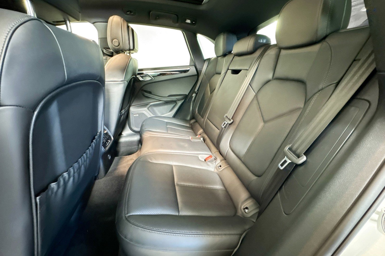 Used 2024 Porsche Macan Turbo image 22