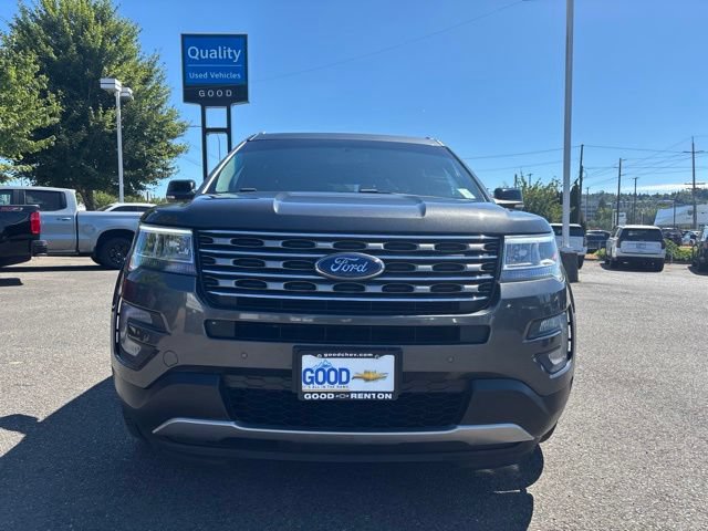 Used 2017 Ford Explorer XLT w/ Equipment Group 202A AWD/4WD image 8