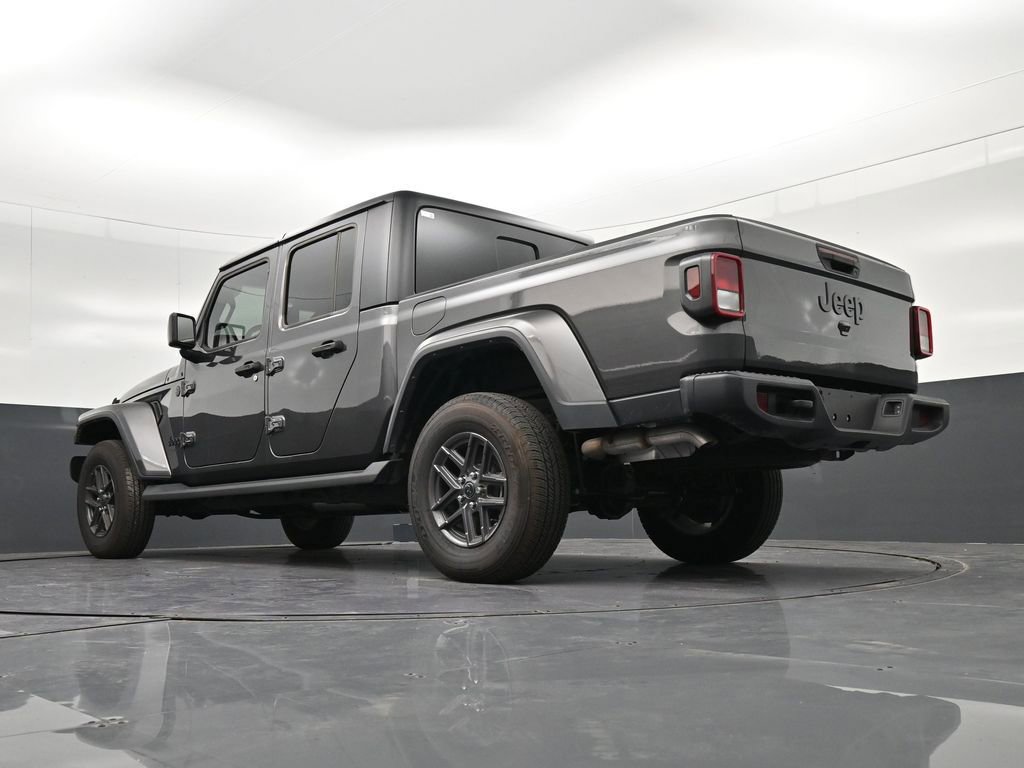 Used 2025 Jeep Gladiator Sport AWD/4WD image 24