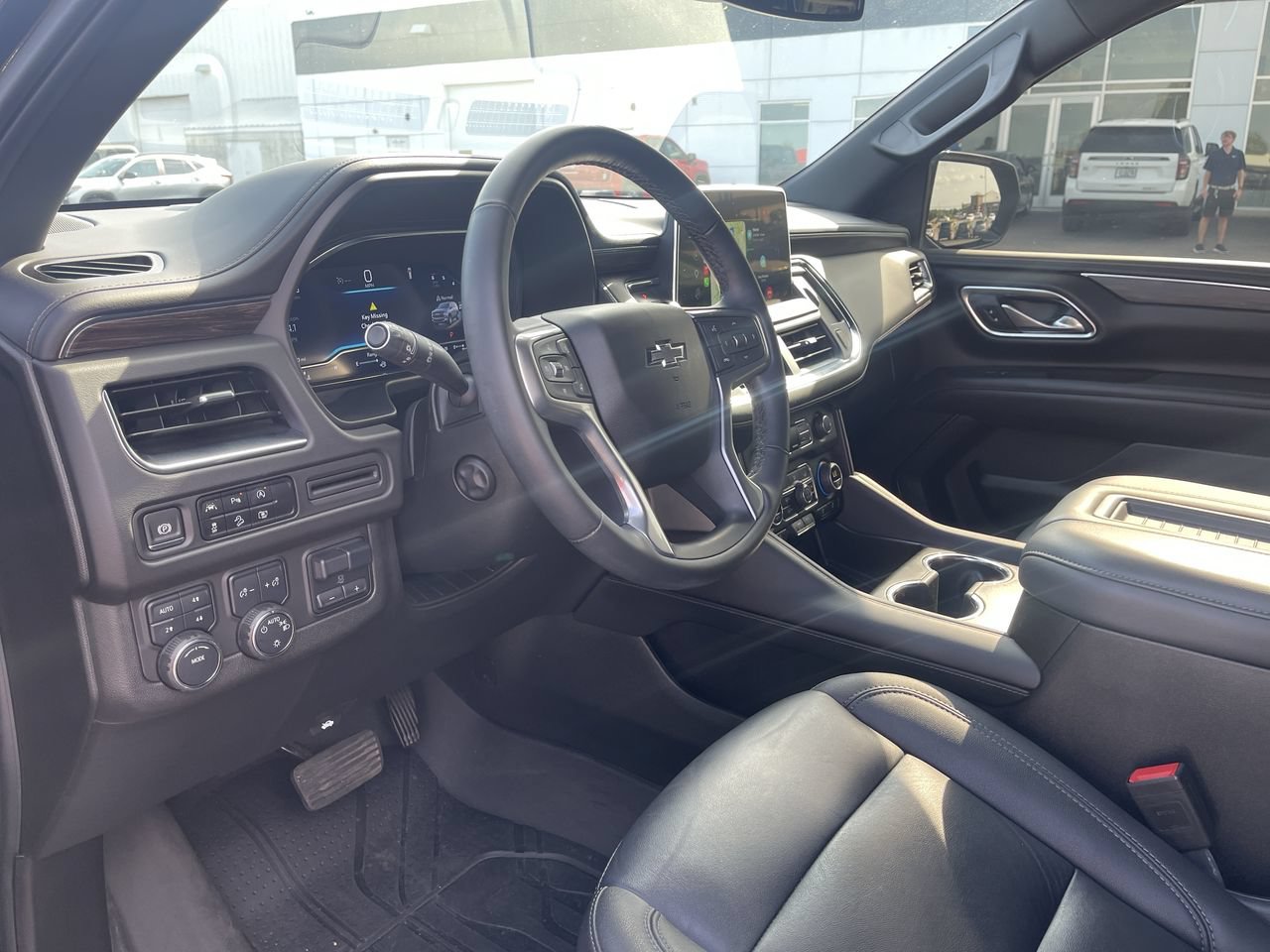 Used 2024 Chevrolet Tahoe Z71 w/ Luxury Package AWD/4WD image 10