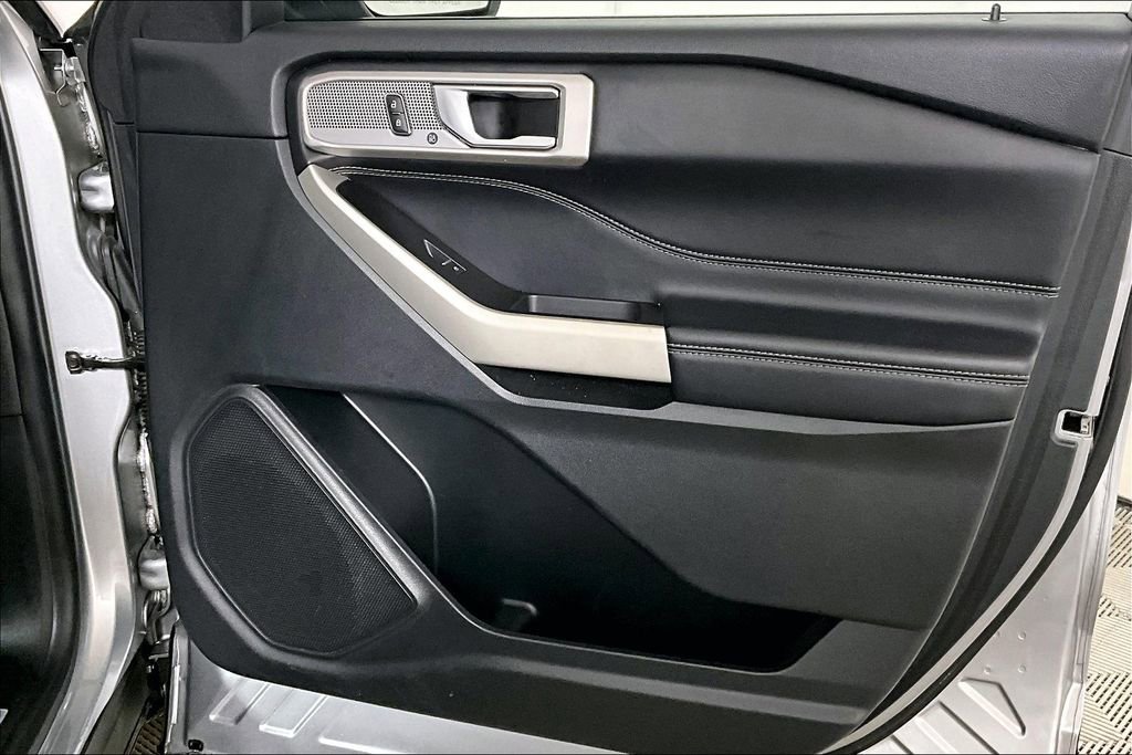 Used 2022 Ford Explorer Limited w/ Equipment Group 301A image 24