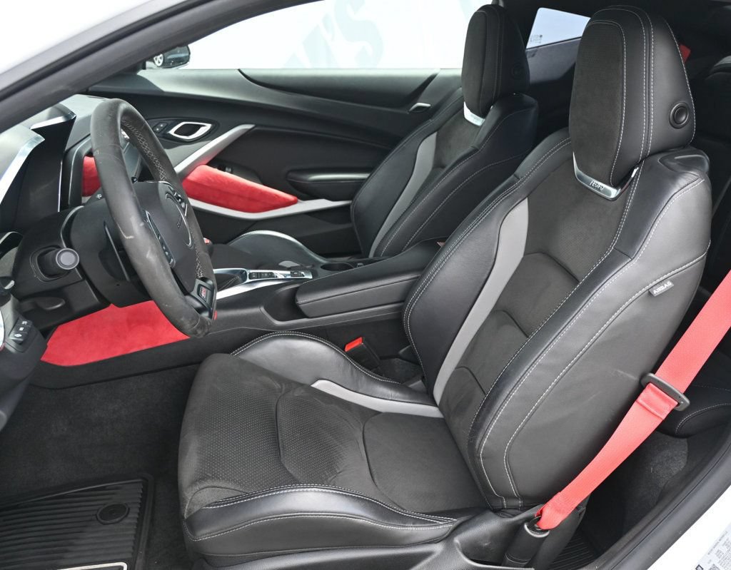 Used 2020 Chevrolet Camaro SS RWD image 16