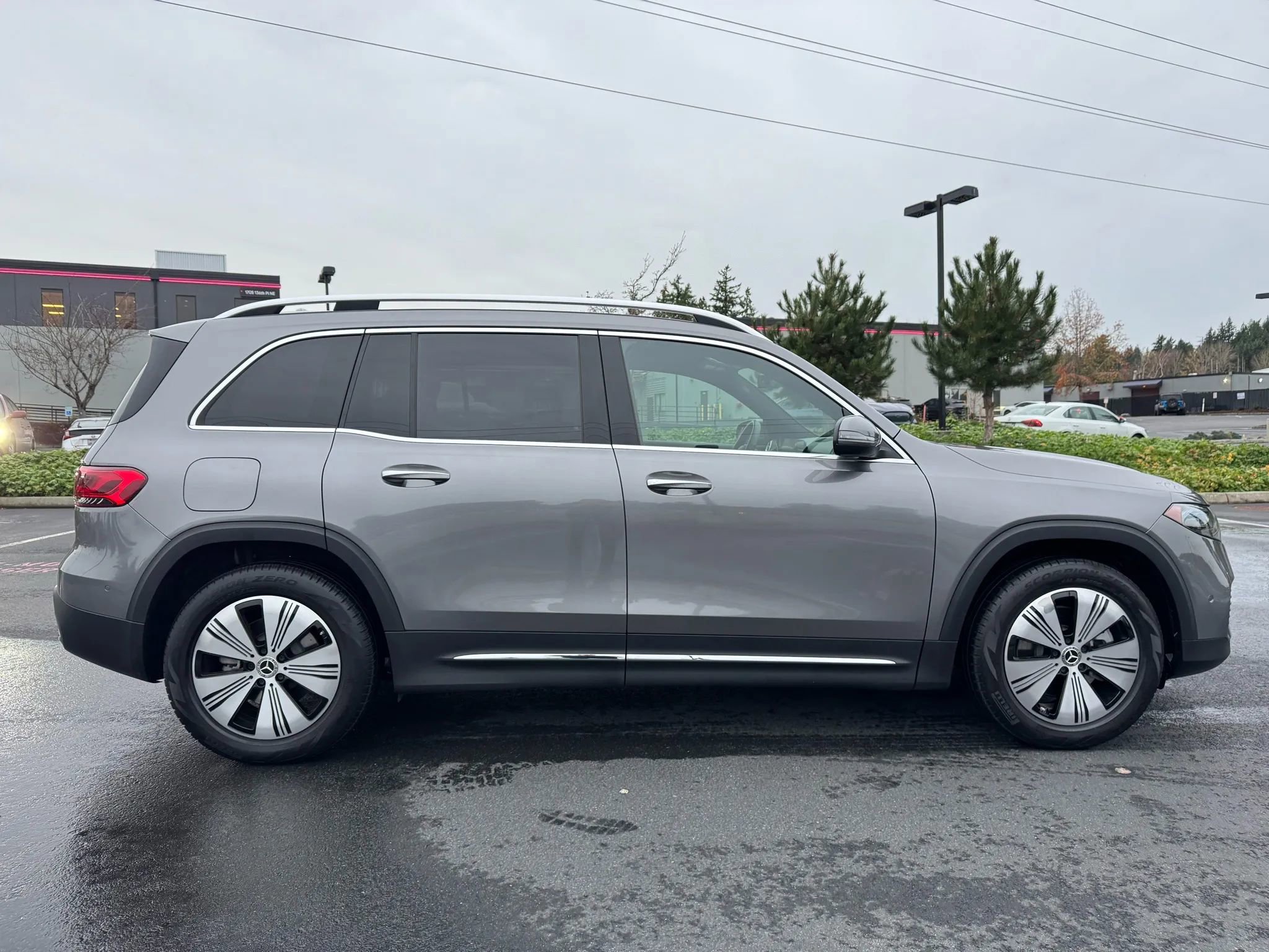 Used 2023 Mercedes-Benz EQB 300 4MATIC w/ Exclusive Package image 12