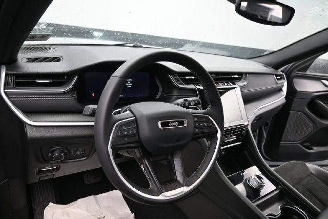 Used 2023 Jeep Grand Cherokee L Laredo AWD/4WD image 15