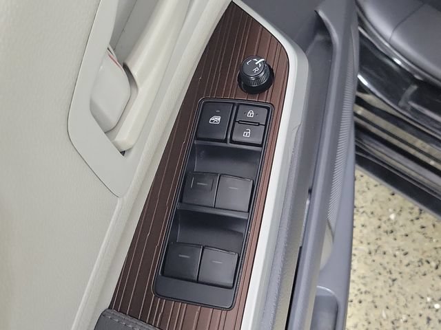 Used 2023 Toyota Sienna LE FWD image 22