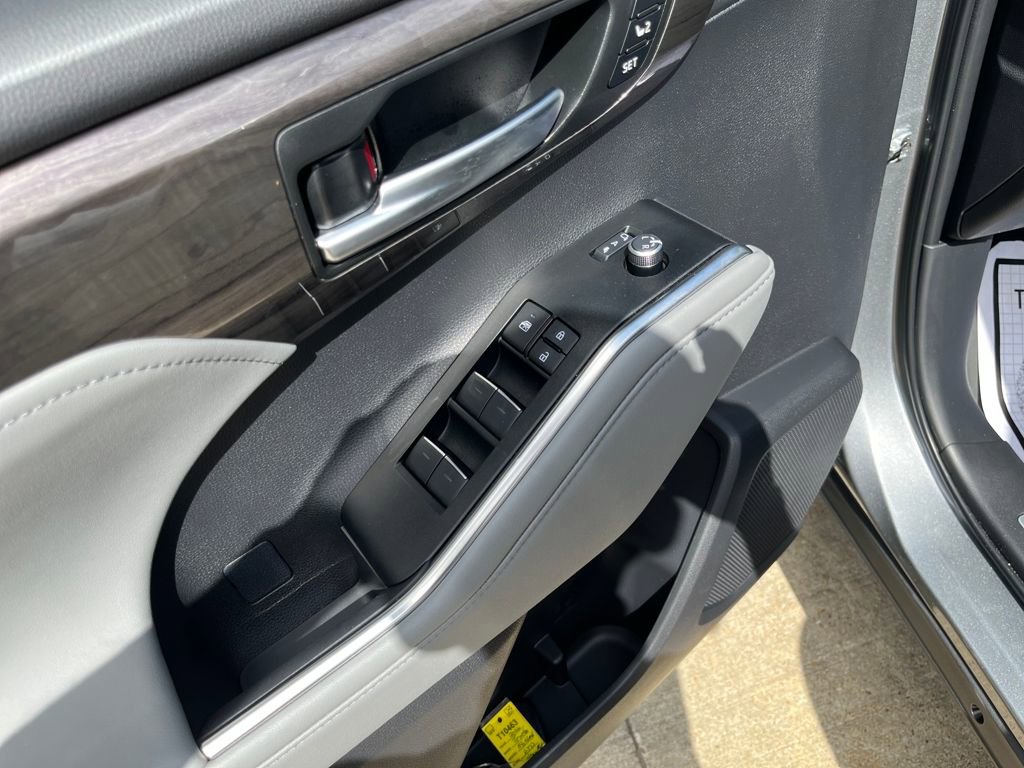 Certified 2026 Toyota Highlander Limited image 18