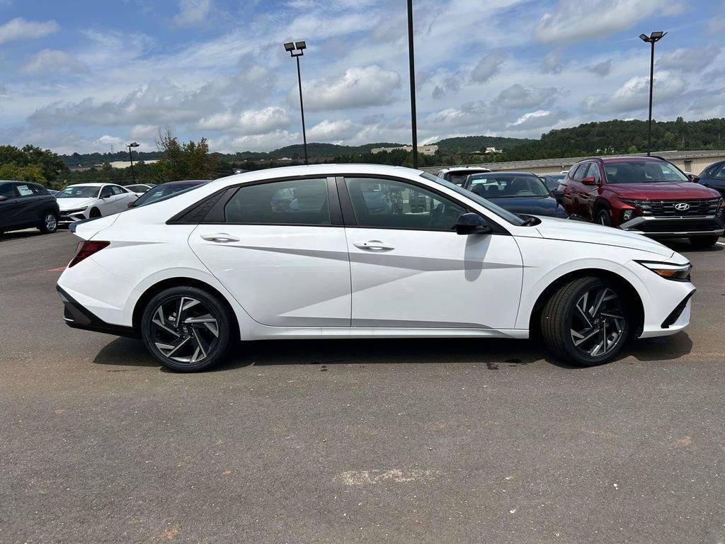 New 2026 Hyundai Elantra SEL Sport FWD image 27