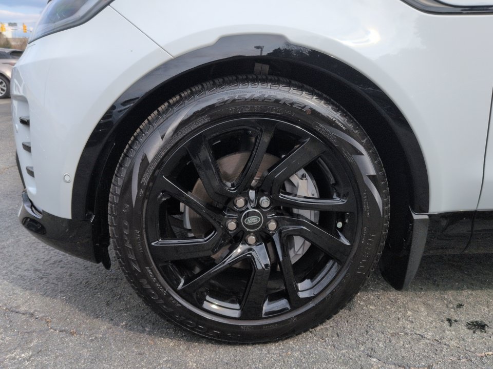 Certified 2025 Land Rover Discovery Dynamic SE AWD/4WD image 26