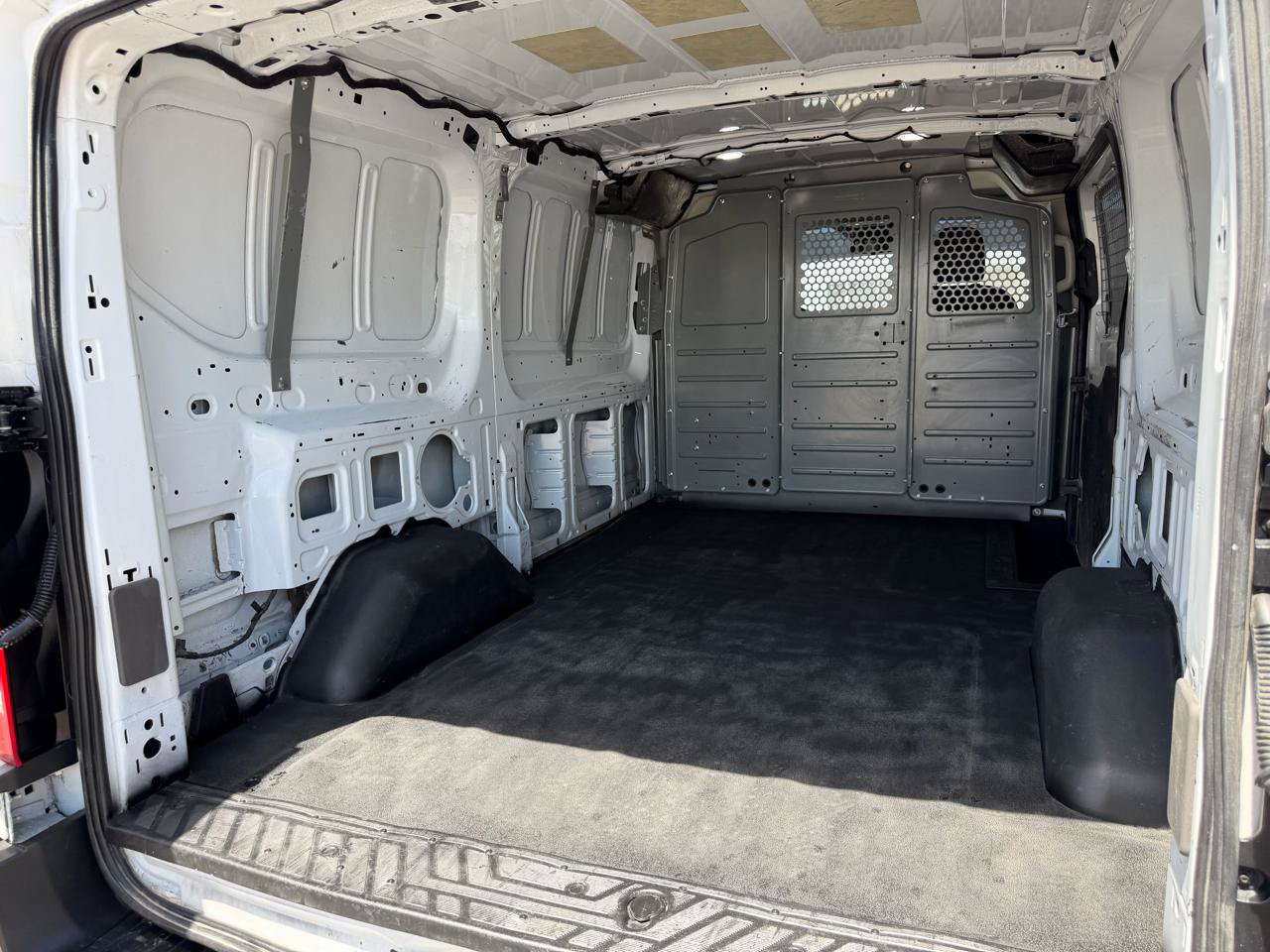 Used 2021 Ford Transit 150 Low Roof AWD image 26