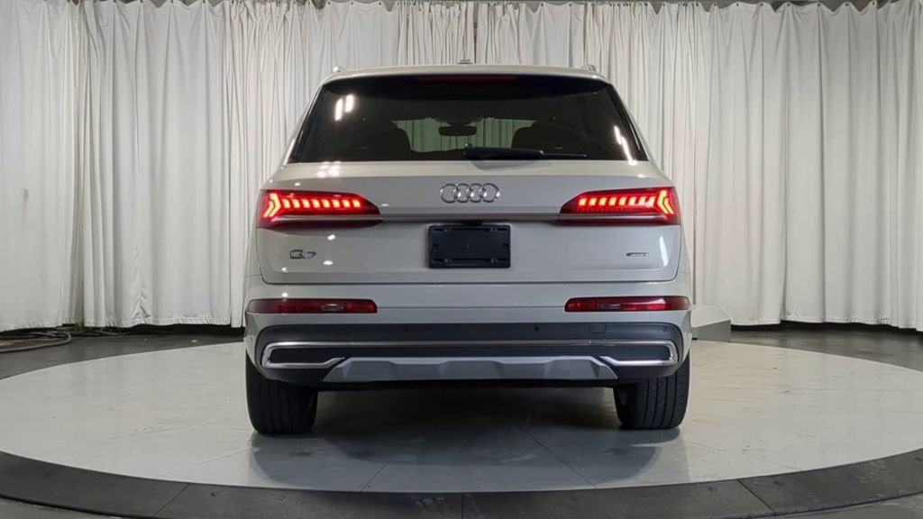 Used 2022 Audi Q7 2.0T Premium Plus w/ Premium Plus Package AWD/4WD image 9