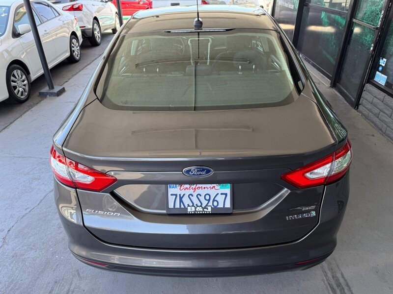 Used 2015 Ford Fusion SE FWD image 15
