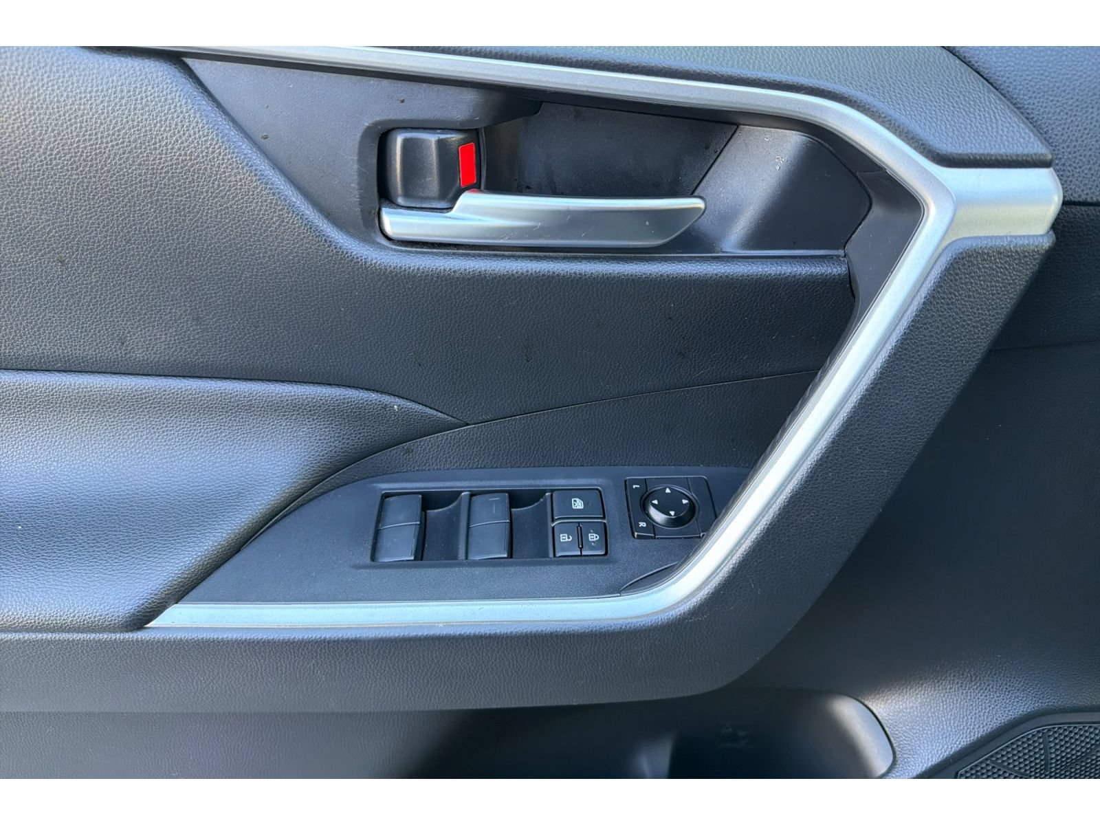 Used 2019 Toyota RAV4 XLE AWD/4WD image 11