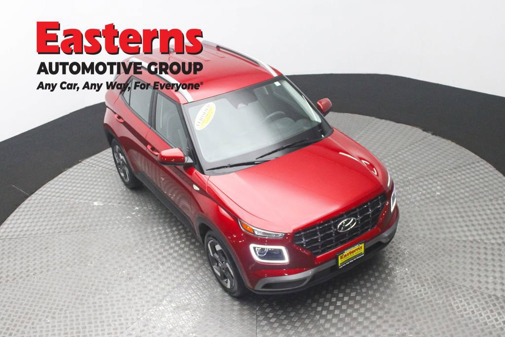 Used 2025 Hyundai Venue Limited FWD image 3