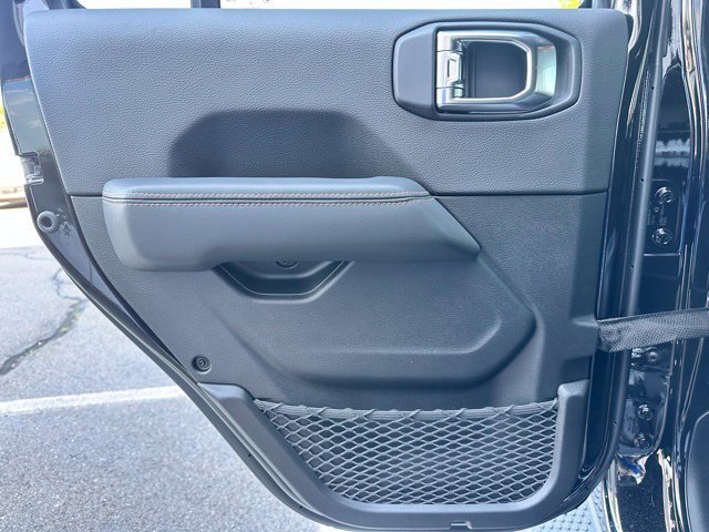 Used 2025 Jeep Wrangler Unlimited Sahara AWD/4WD image 24