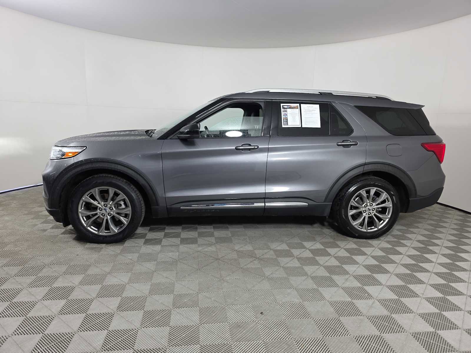 Used 2022 Ford Explorer Limited image 5