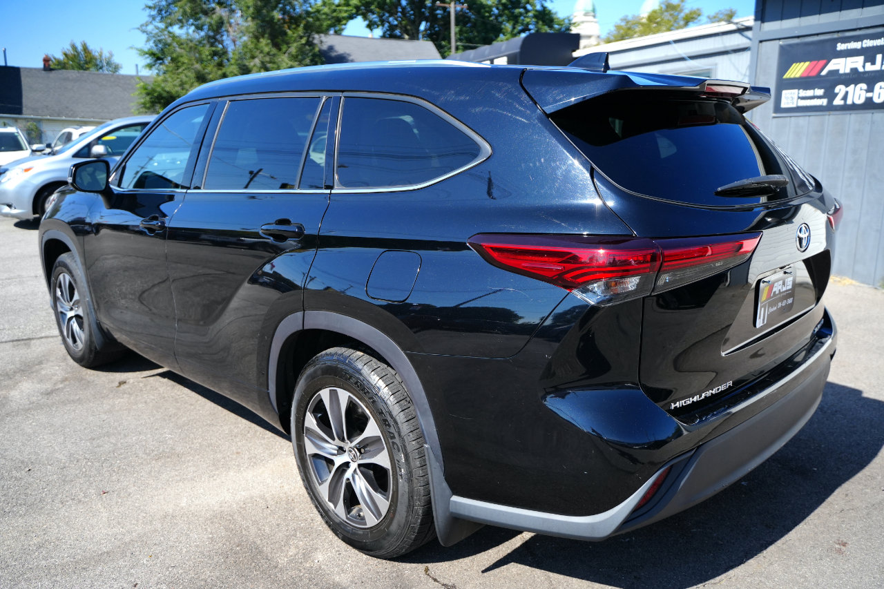 Used 2020 Toyota Highlander XLE image 9